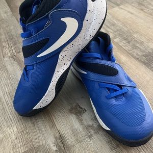 Boys Size 3 Nike Basketball Shoes
